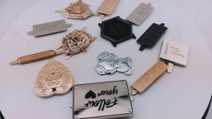 custom handbag metal tags